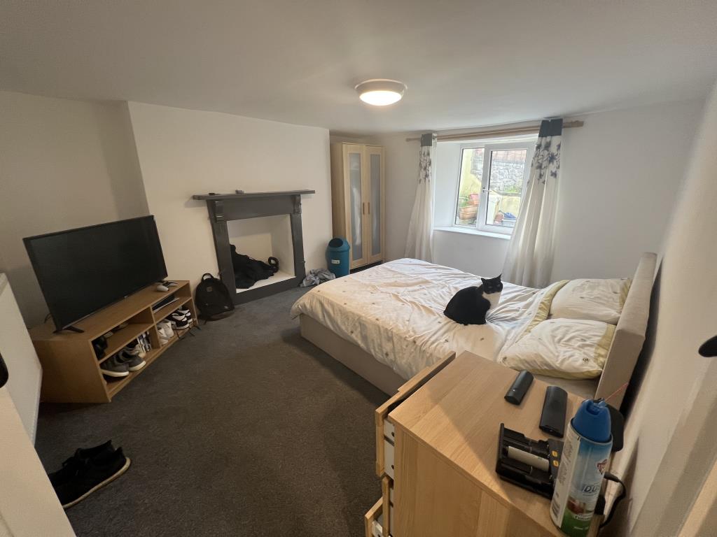 Lot: 33 - FREEHOLD INVESTMENT ARRANGED AS TWO FLATS - General view of bedroom Ground Floor/lowerFlat